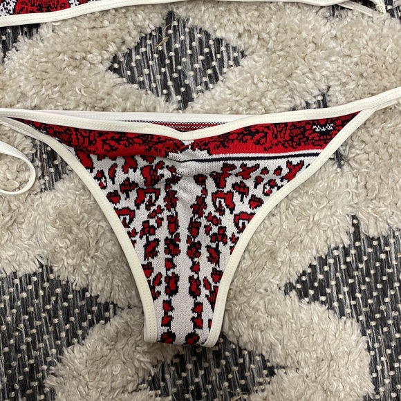 Beach riot halter top and scrunch bottoms - Picture 4 of 8